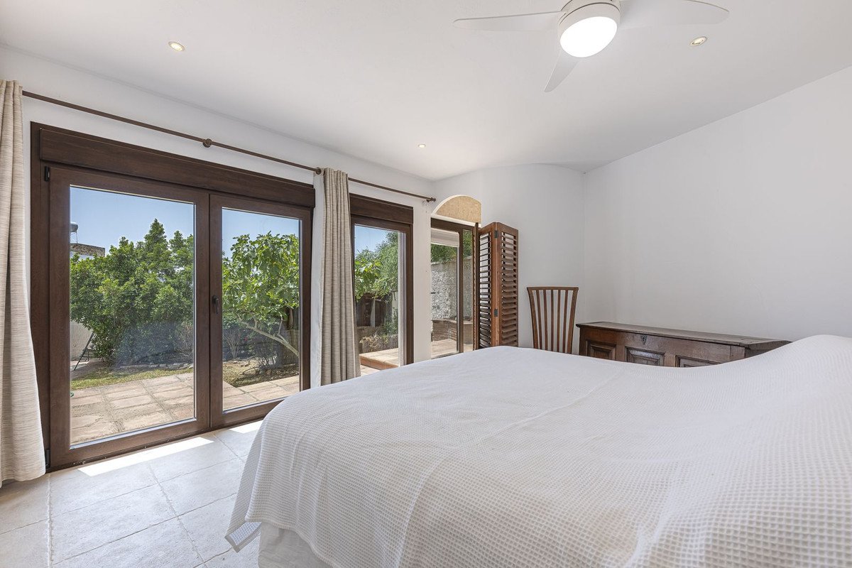 4 Bed Detached Villa in Punta Chullera
