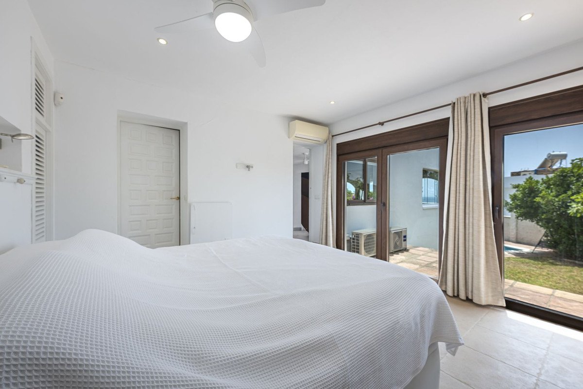 4 Bed Detached Villa in Punta Chullera