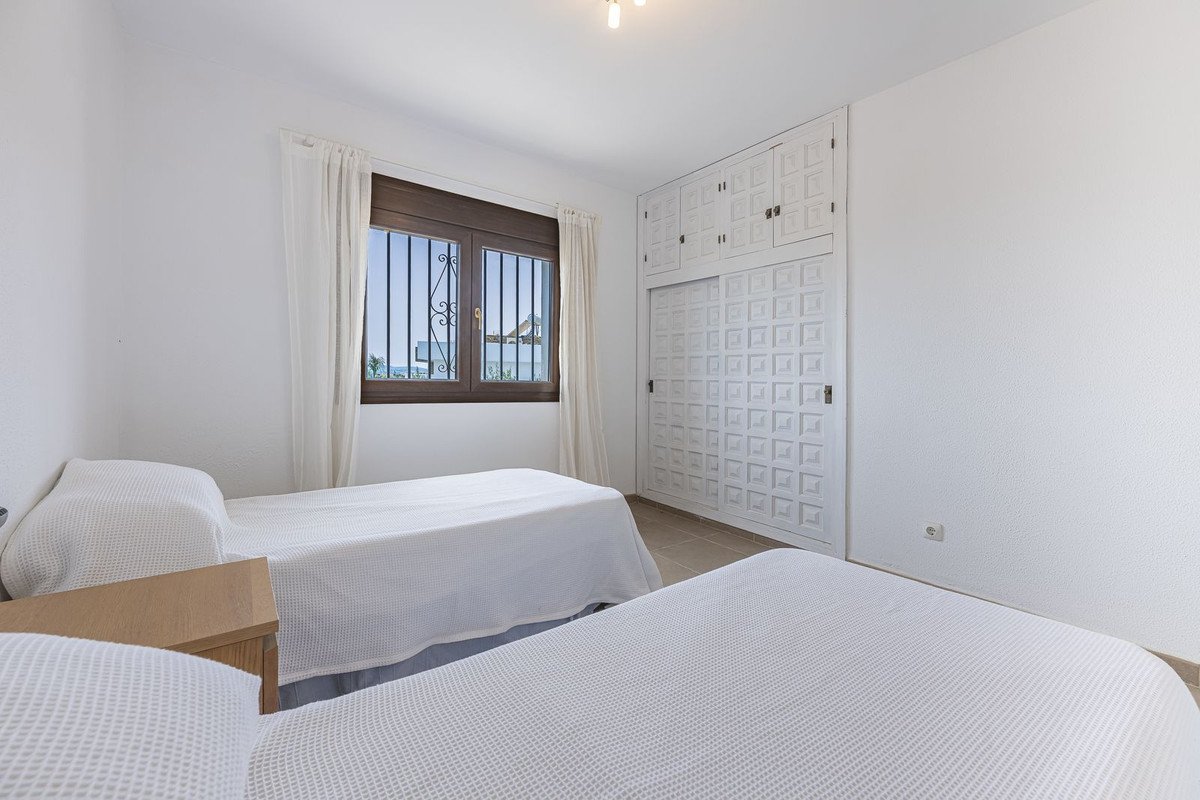 4 Bed Detached Villa in Punta Chullera