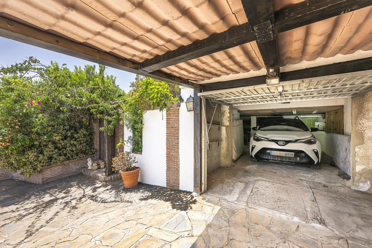 4 Bed Detached Villa in Punta Chullera