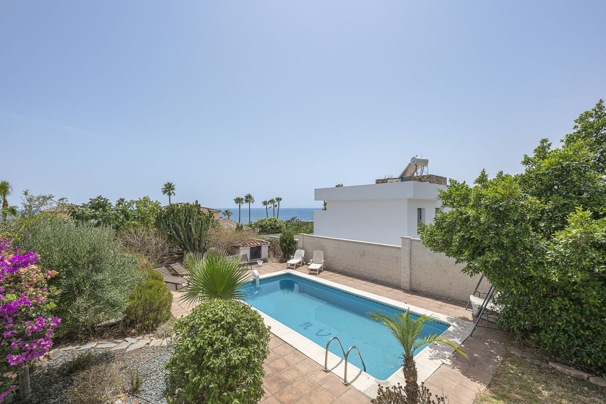 4 Bed Detached Villa in Punta Chullera