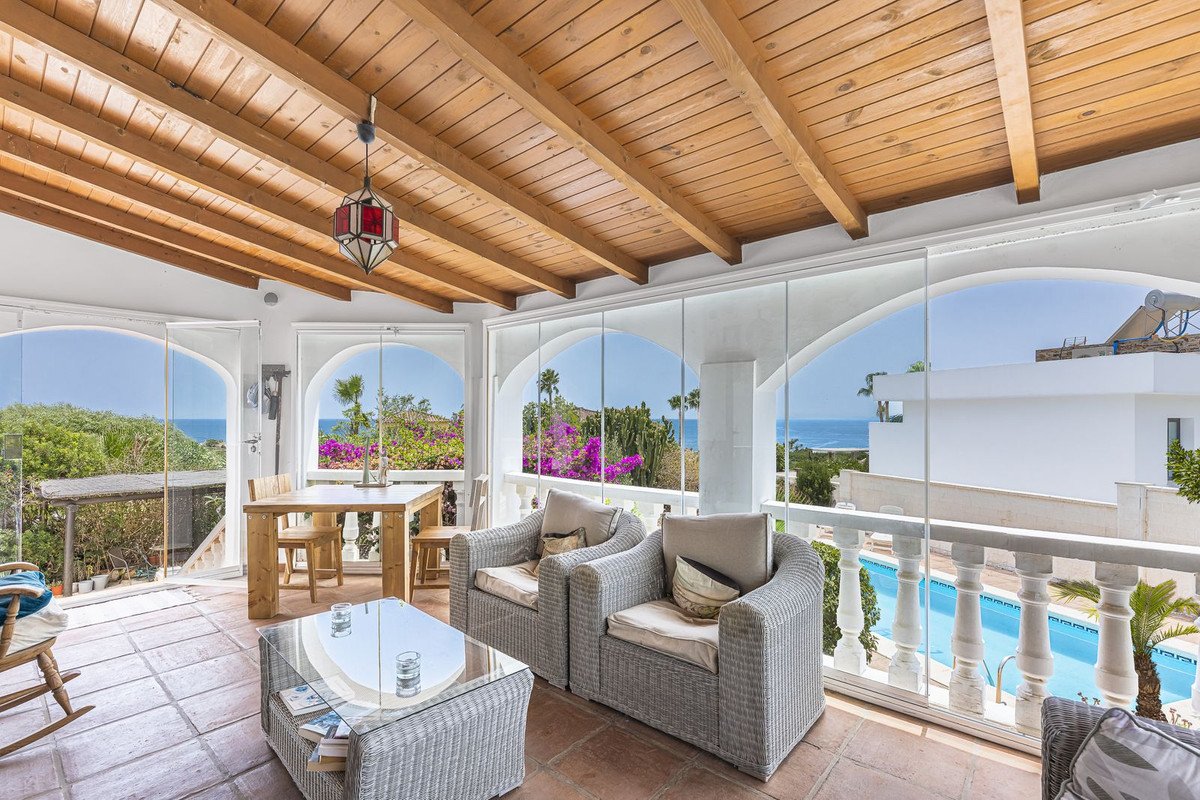 4 Bed Detached Villa in Punta Chullera