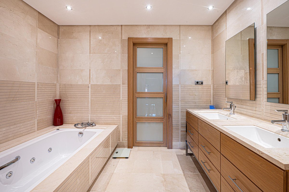 2 Bed Ground Floor Apartment in Sierra Blanca