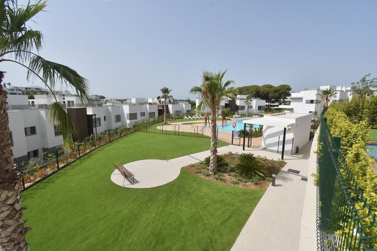 3 Bed Ground Floor Apartment in Santa Clara