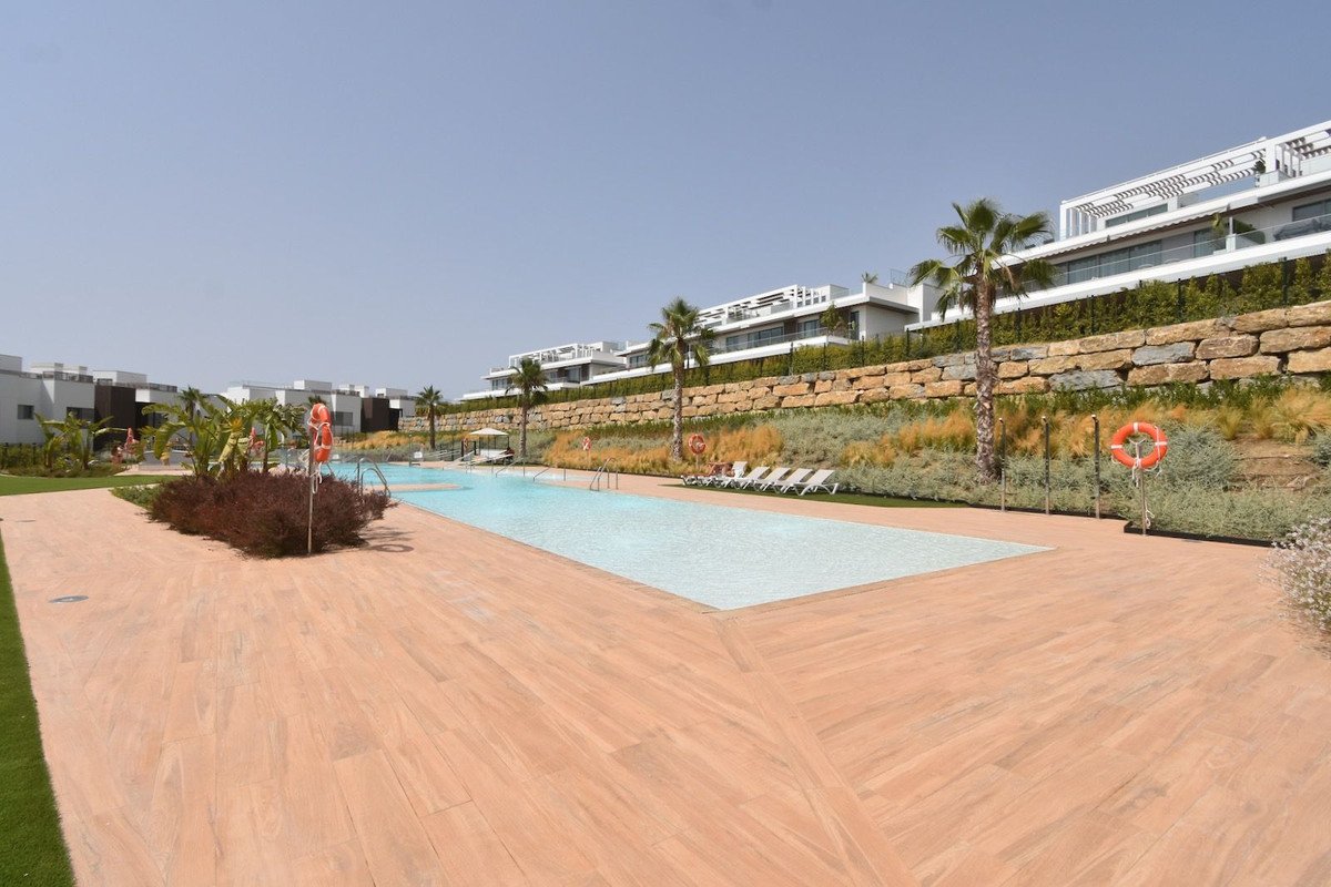 3 Bed Ground Floor Apartment in Santa Clara