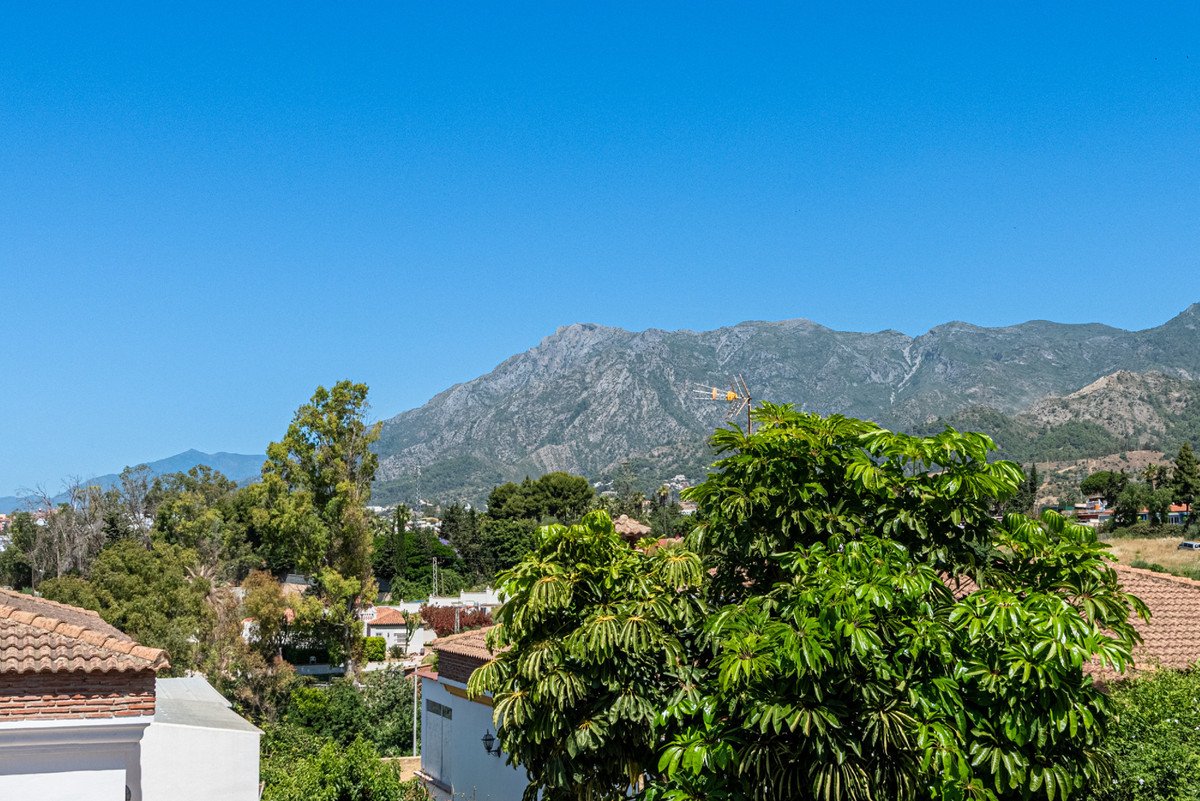 5 Bed Detached Villa in Marbella