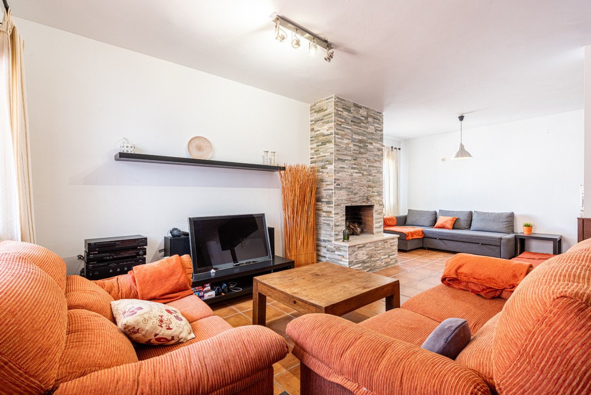 5 Bed Detached Villa in Marbella