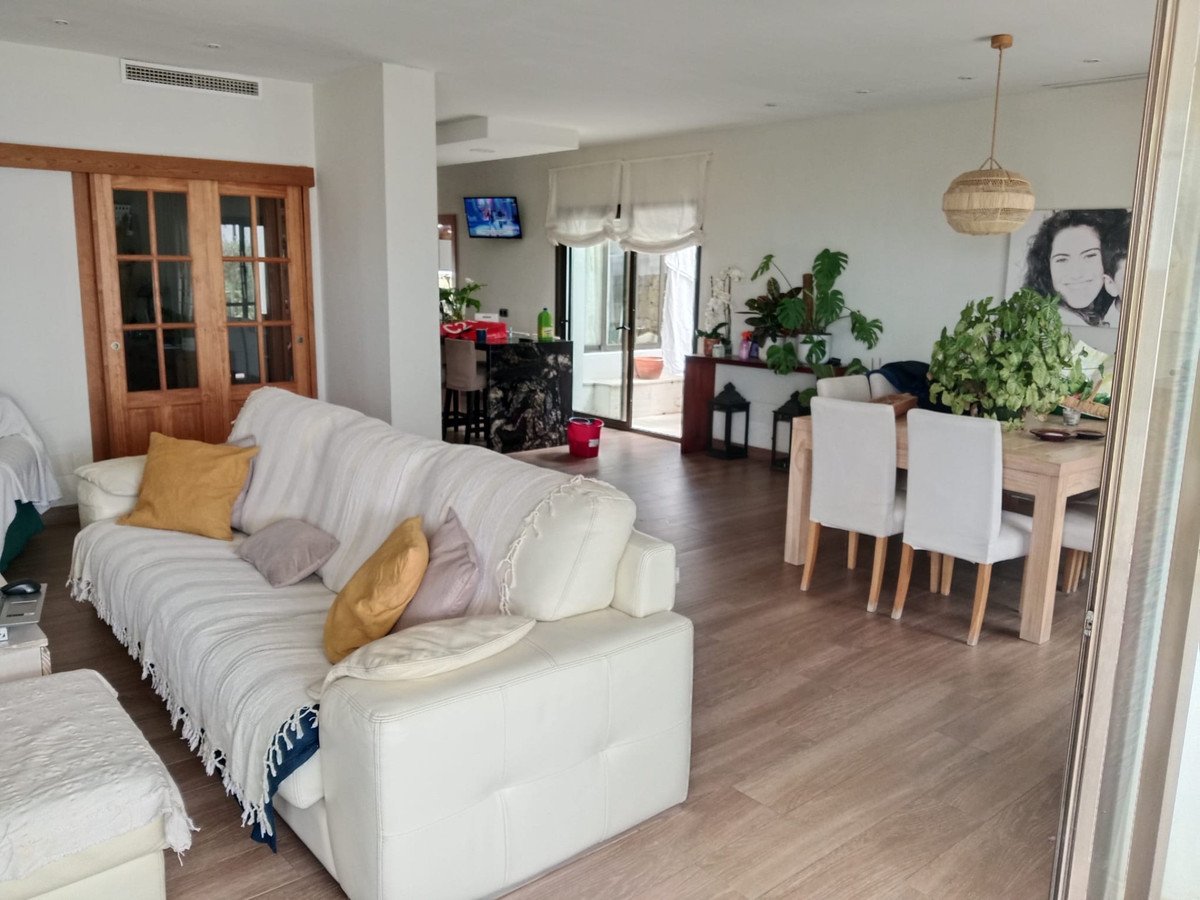 5 Bed Detached Villa in Marbella