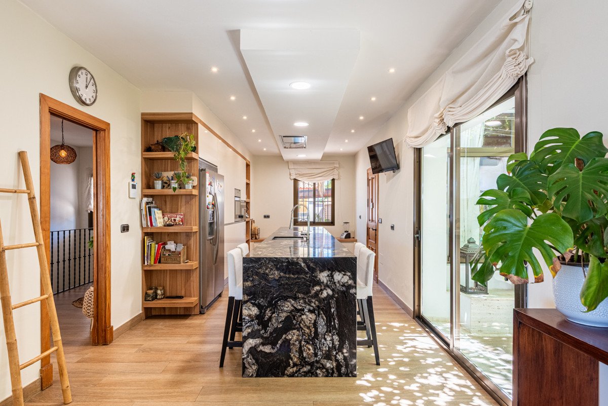 5 Bed Detached Villa in Marbella