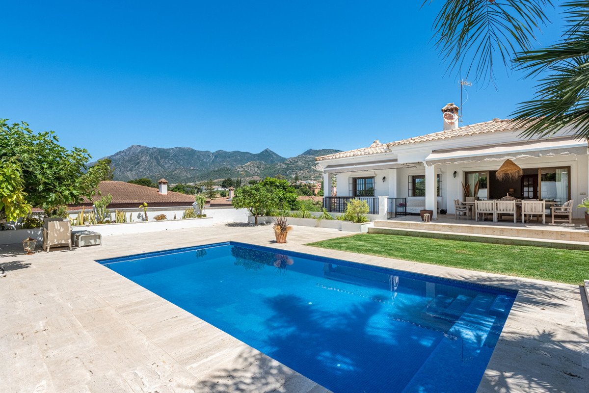 5 Bed Detached Villa in Marbella