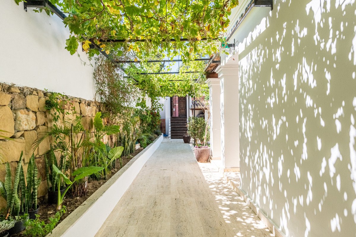 5 Bed Detached Villa in Marbella