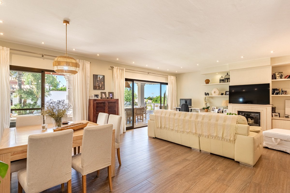5 Bed Detached Villa in Marbella