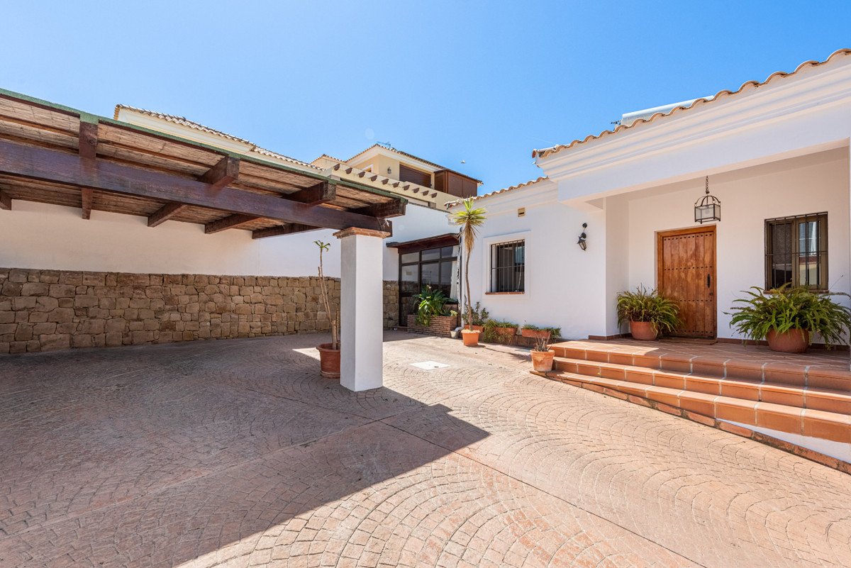 5 Bed Detached Villa in Marbella
