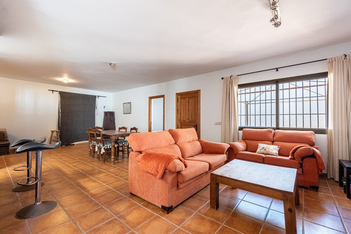 5 Bed Detached Villa in Marbella