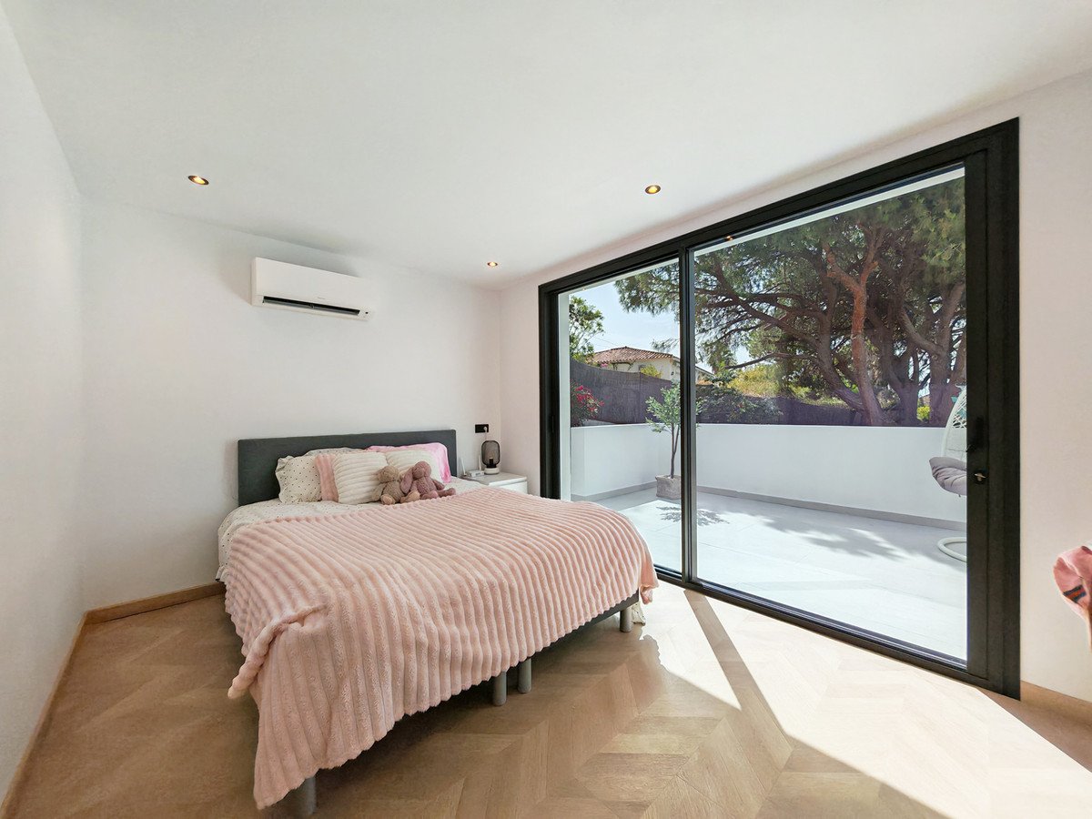 8 Bed Detached Villa in Elviria
