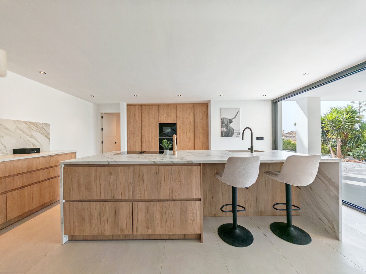 8 Bed Detached Villa in Elviria