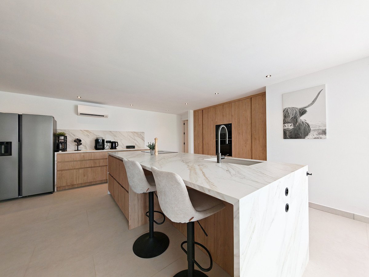 8 Bed Detached Villa in Elviria
