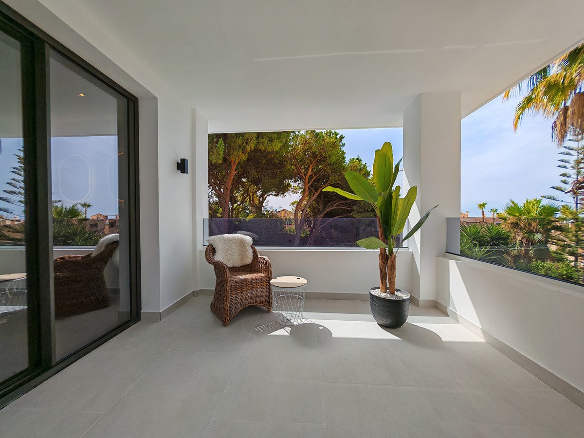8 Bed Detached Villa in Elviria