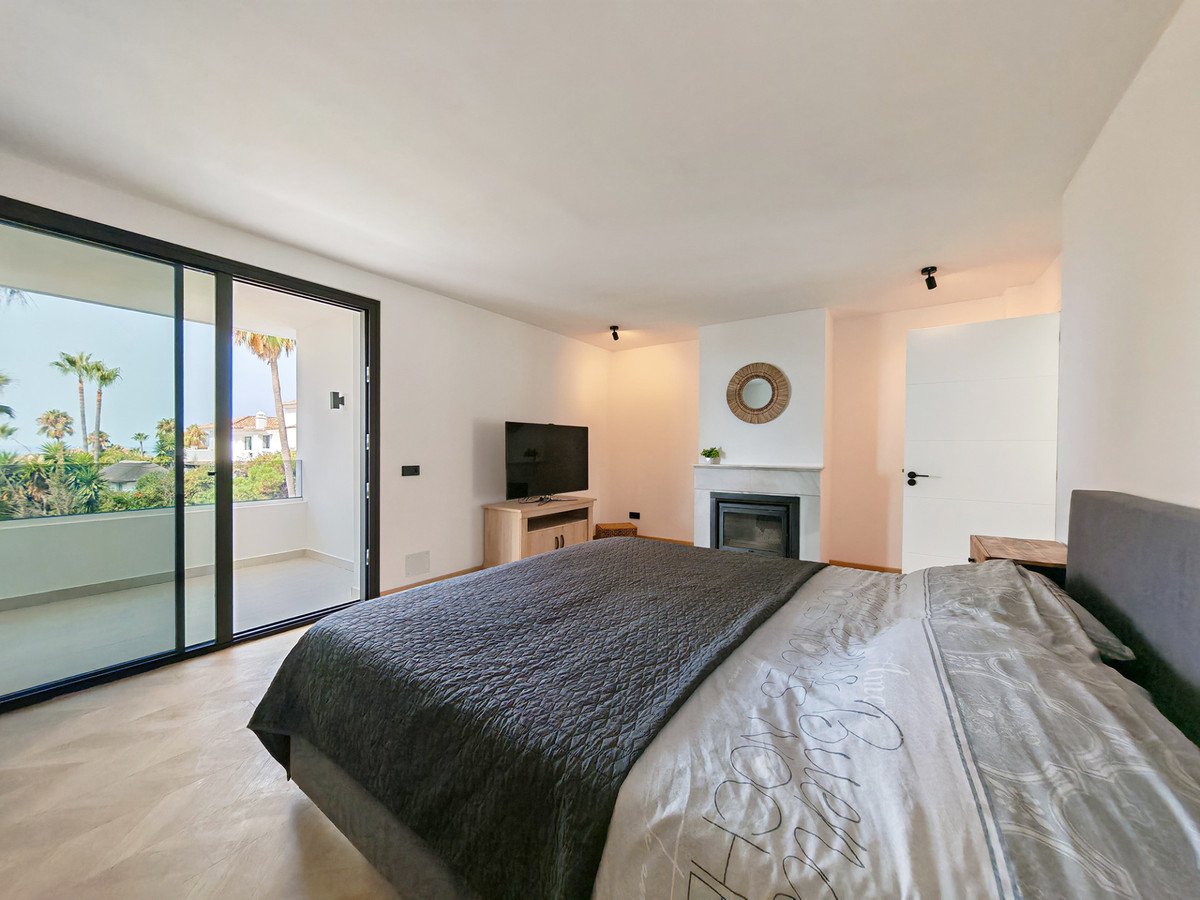 8 Bed Detached Villa in Elviria