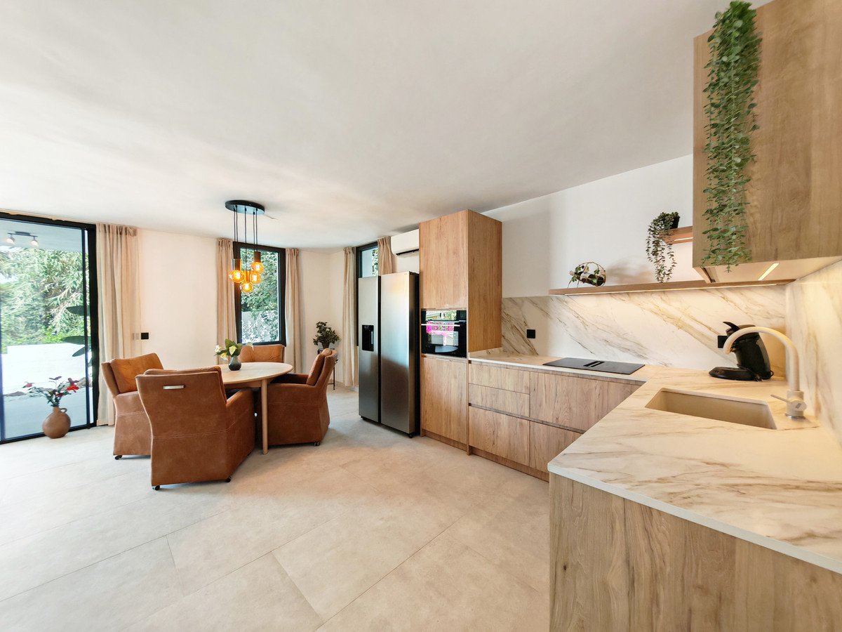 8 Bed Detached Villa in Elviria