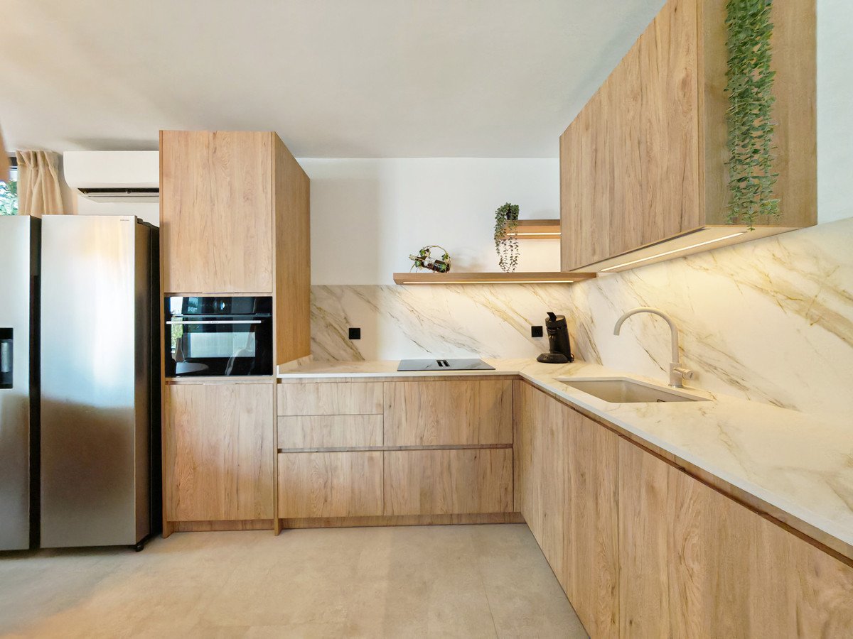 8 Bed Detached Villa in Elviria