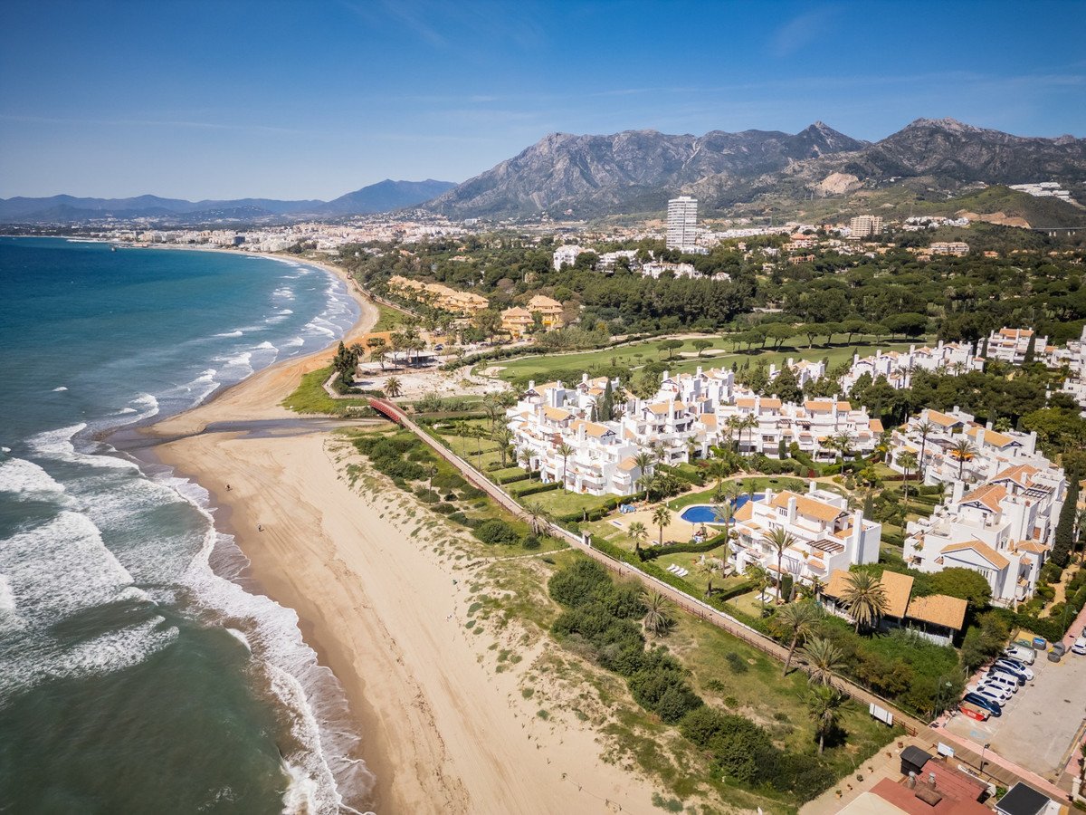 3 Bed Middle Floor Apartment in Los Monteros