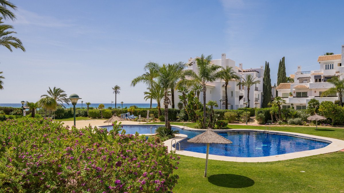 3 Bed Middle Floor Apartment in Los Monteros