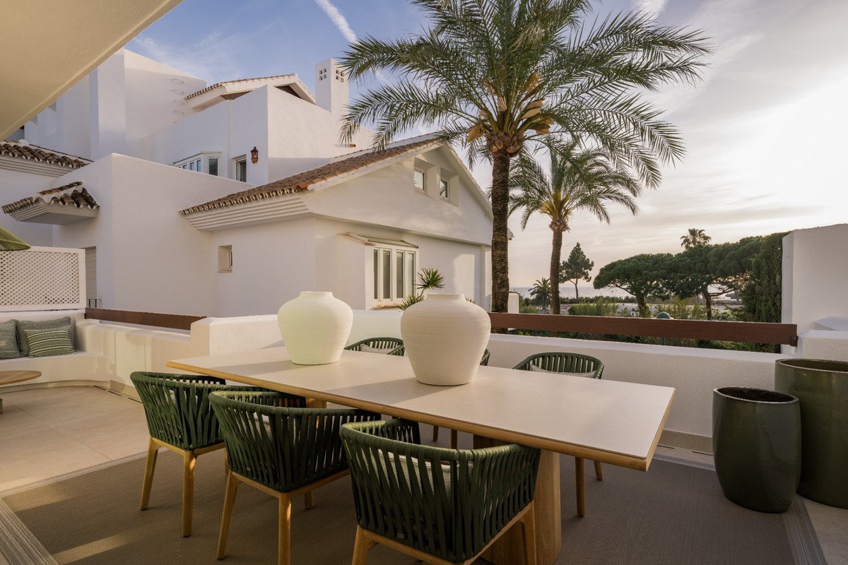 3 Bed Middle Floor Apartment in Los Monteros