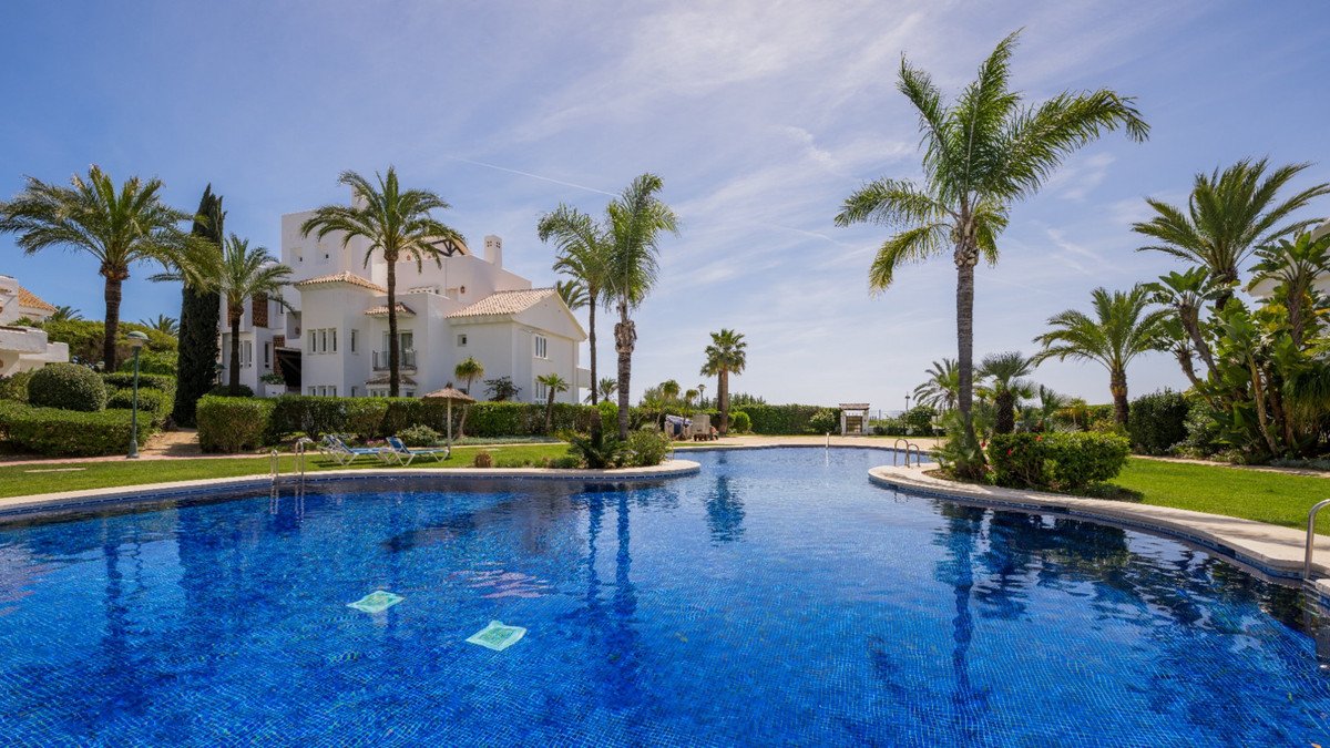 3 Bed Middle Floor Apartment in Los Monteros