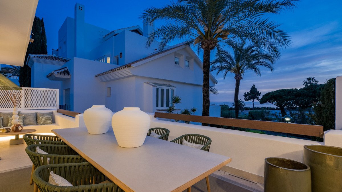 3 Bed Middle Floor Apartment in Los Monteros