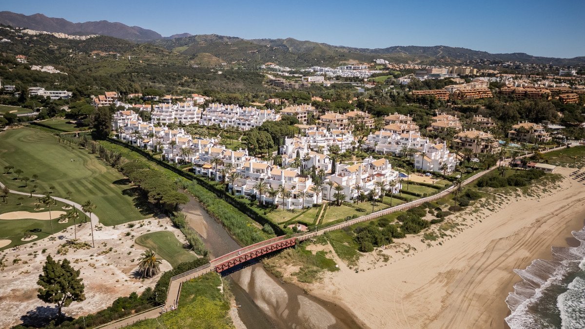 3 Bed Middle Floor Apartment in Los Monteros