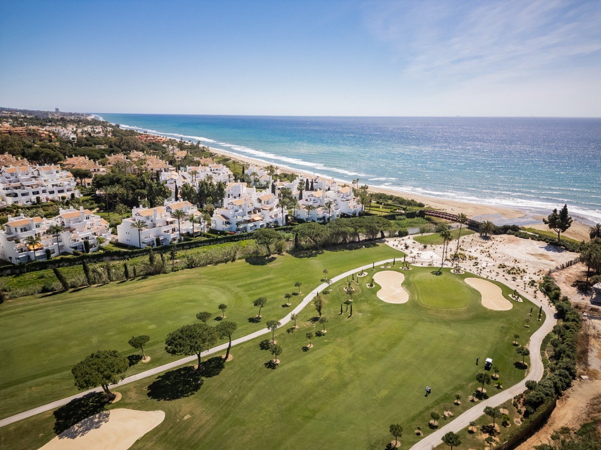 3 Bed Middle Floor Apartment in Los Monteros