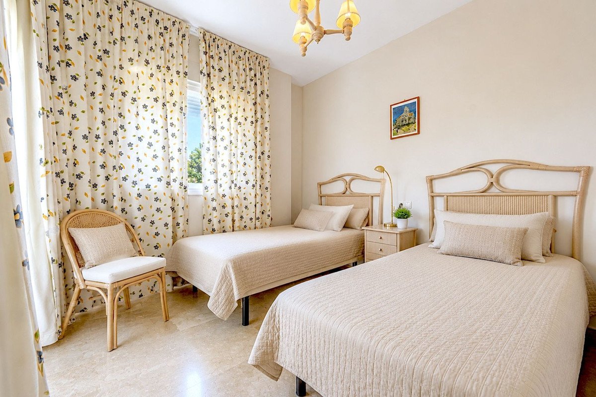 3 Bed Middle Floor Apartment in Calahonda