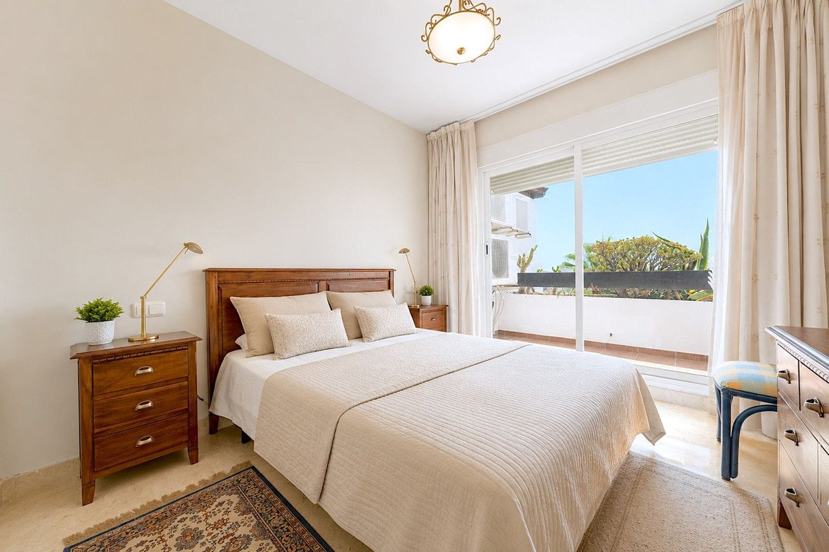3 Bed Middle Floor Apartment in Calahonda