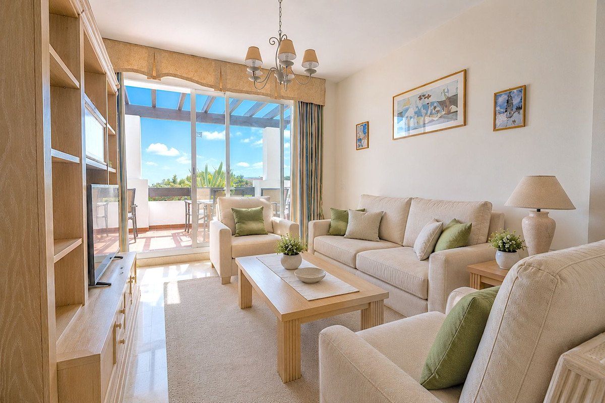 3 Bed Middle Floor Apartment in Calahonda