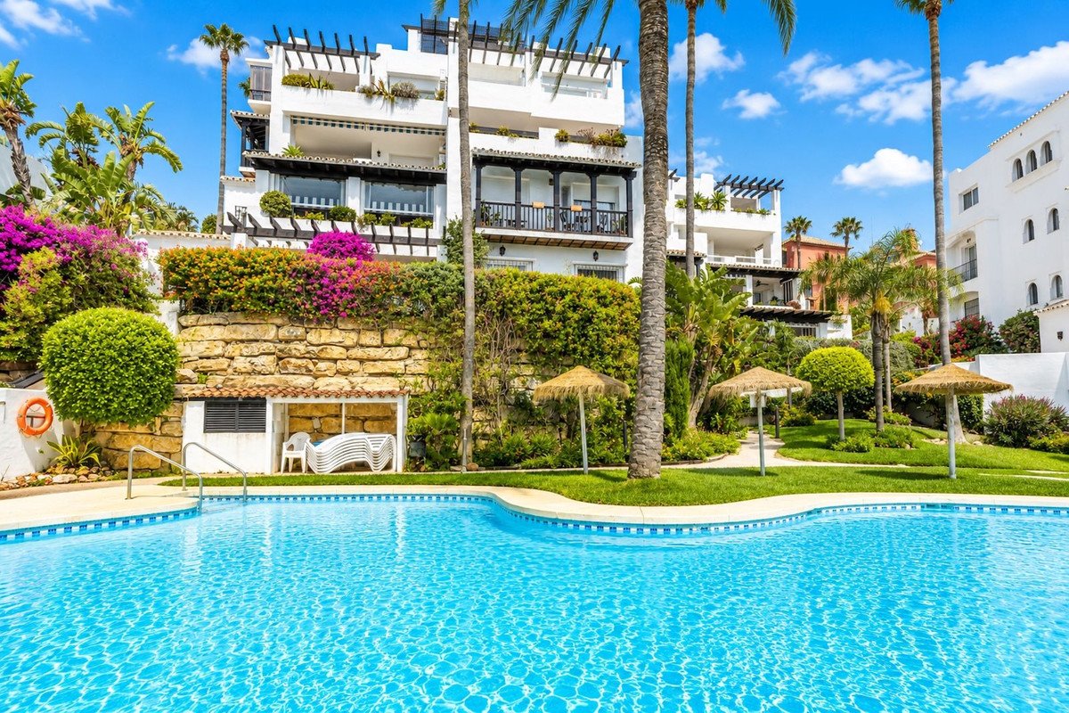 3 Bed Middle Floor Apartment in Calahonda
