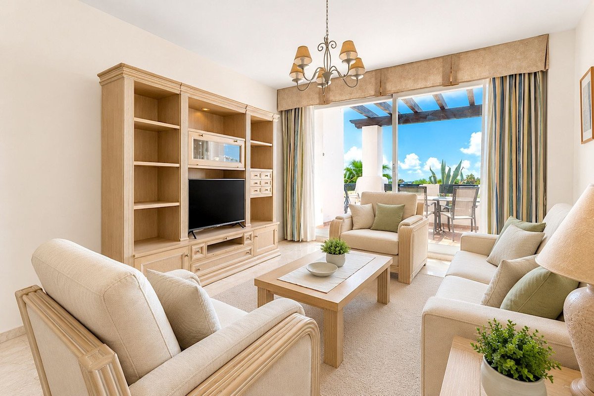 3 Bed Middle Floor Apartment in Calahonda