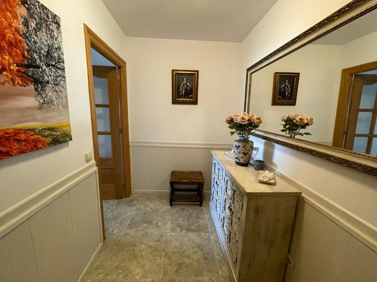 4 Bed Middle Floor Apartment in San Pedro de Alcántara