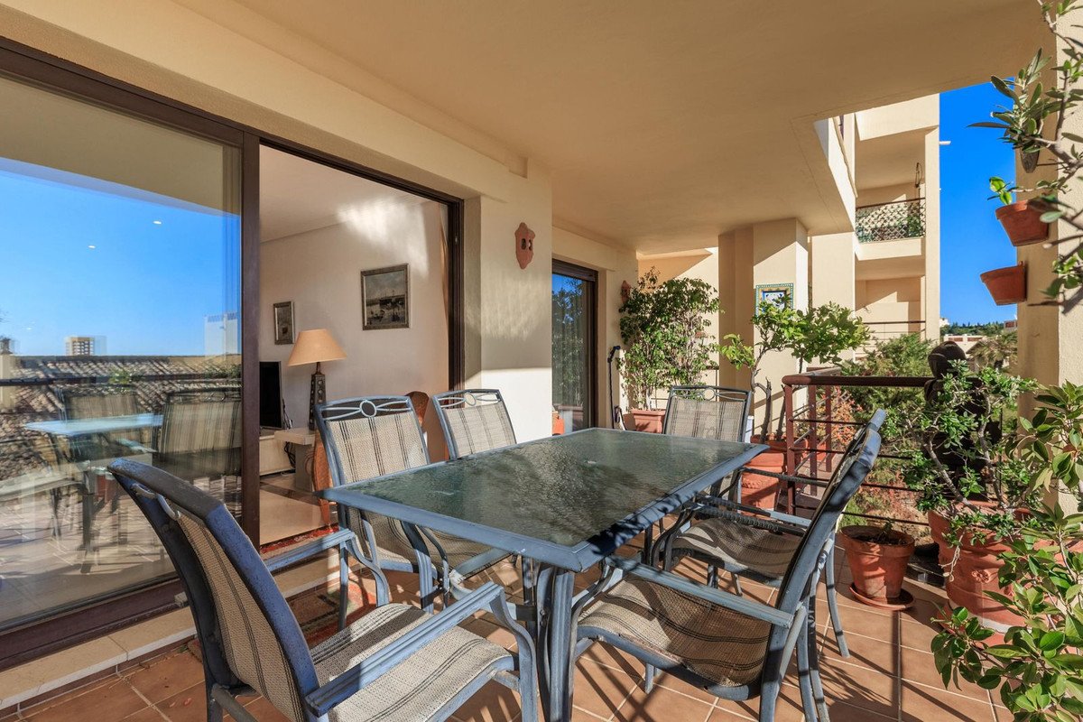 3 Bed Ground Floor Apartment in Benahavís