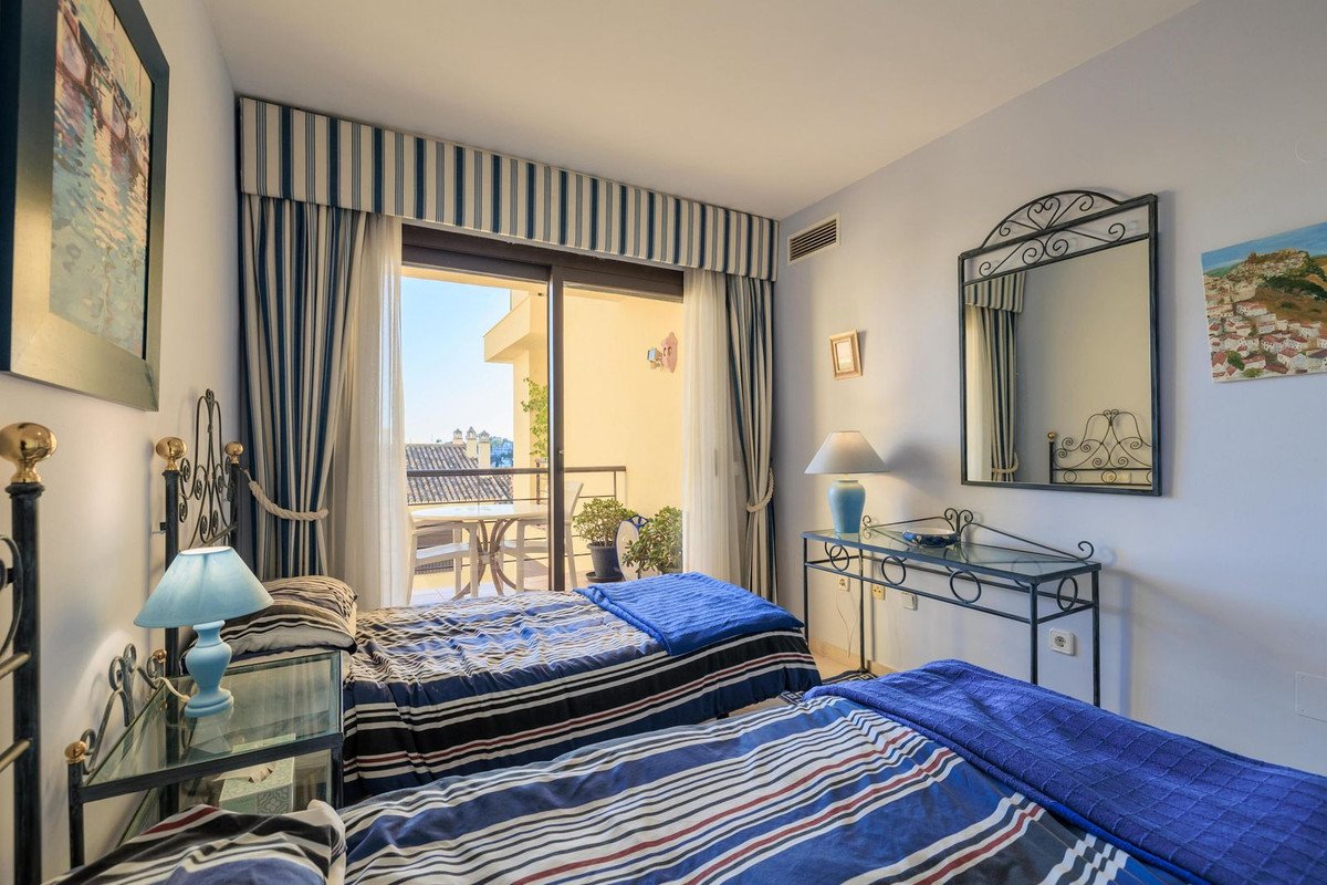 3 Bed Ground Floor Apartment in Benahavís