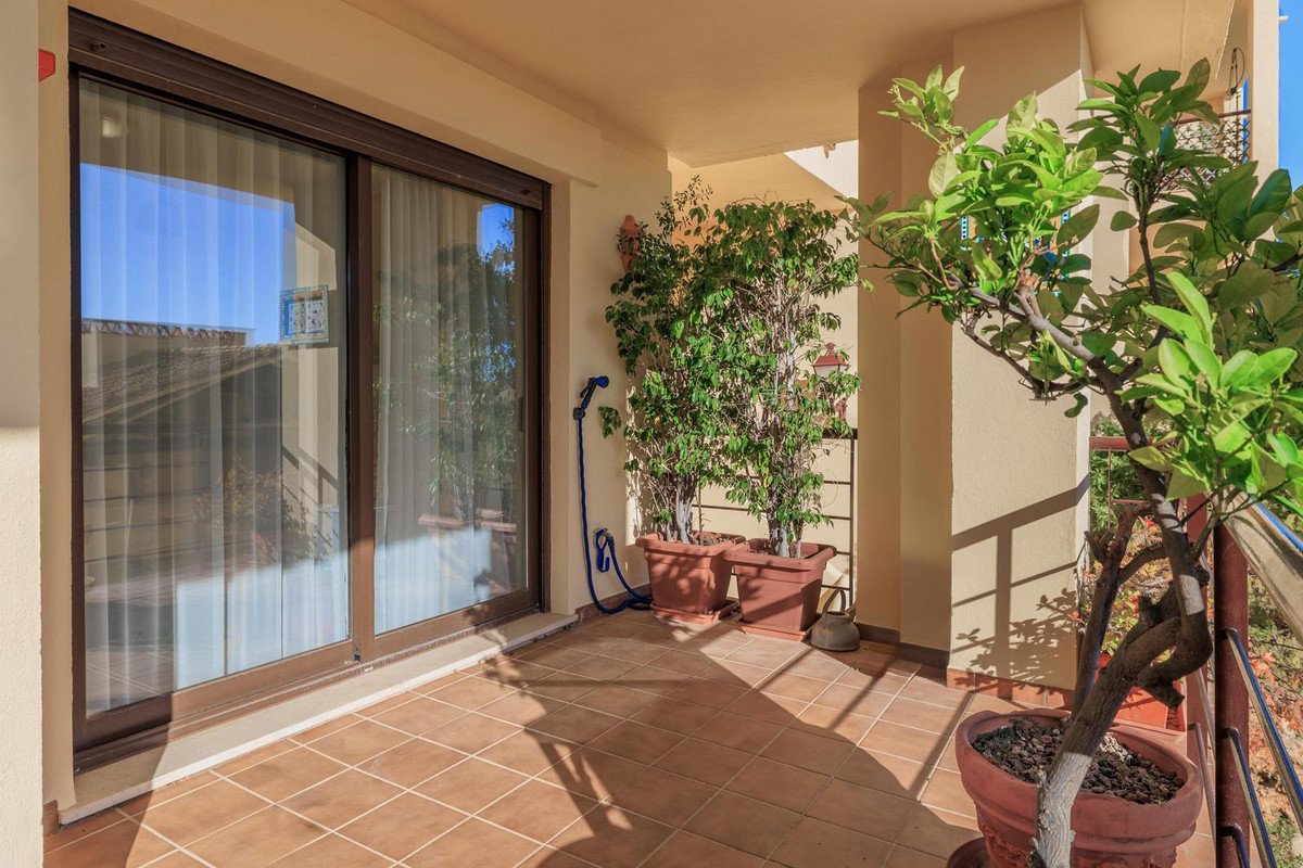 3 Bed Ground Floor Apartment in Benahavís