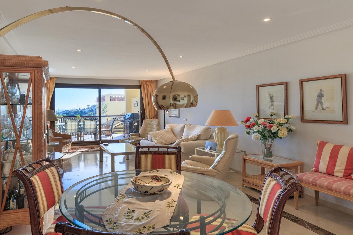 3 Bed Ground Floor Apartment in Benahavís