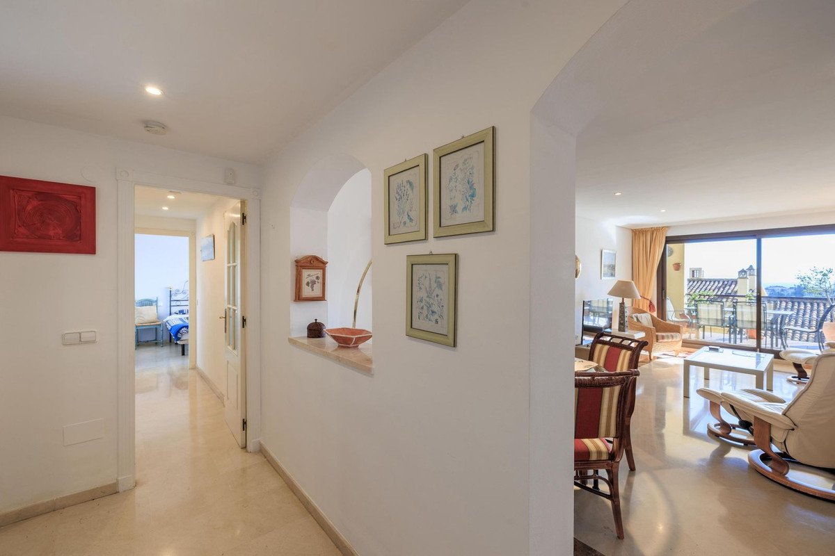 3 Bed Ground Floor Apartment in Benahavís