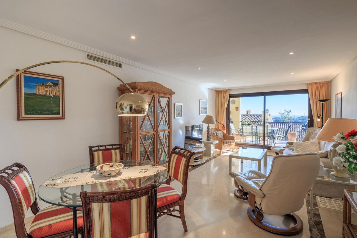 3 Bed Ground Floor Apartment in Benahavís