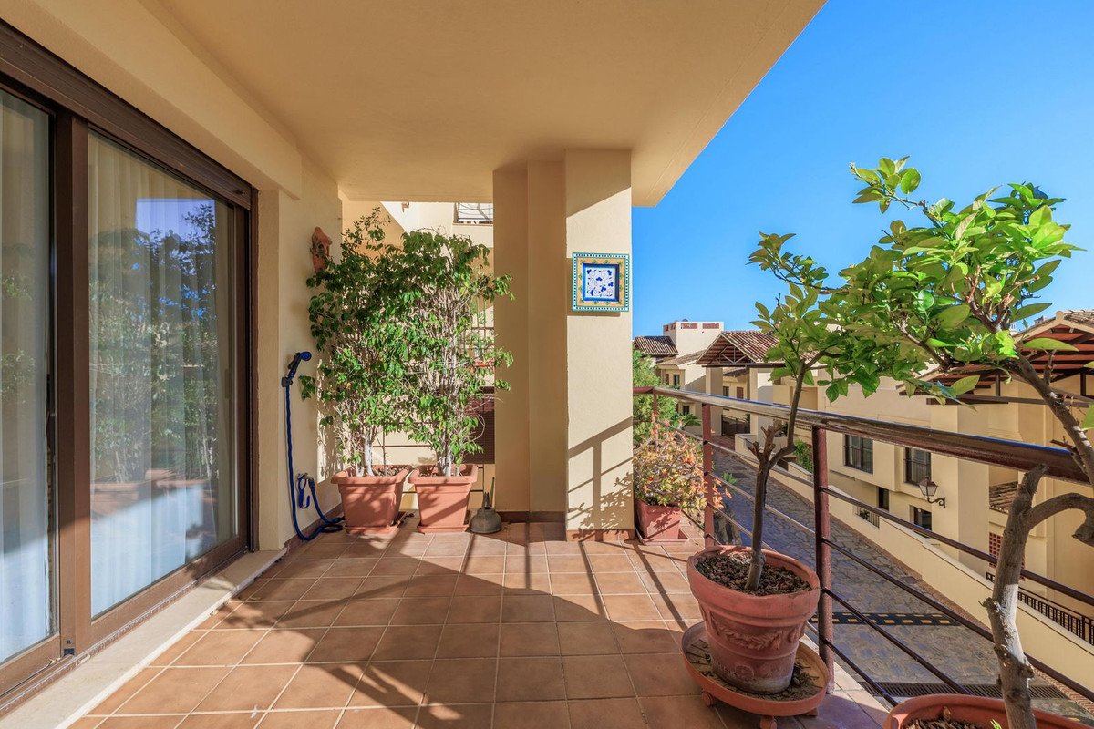 3 Bed Ground Floor Apartment in Benahavís