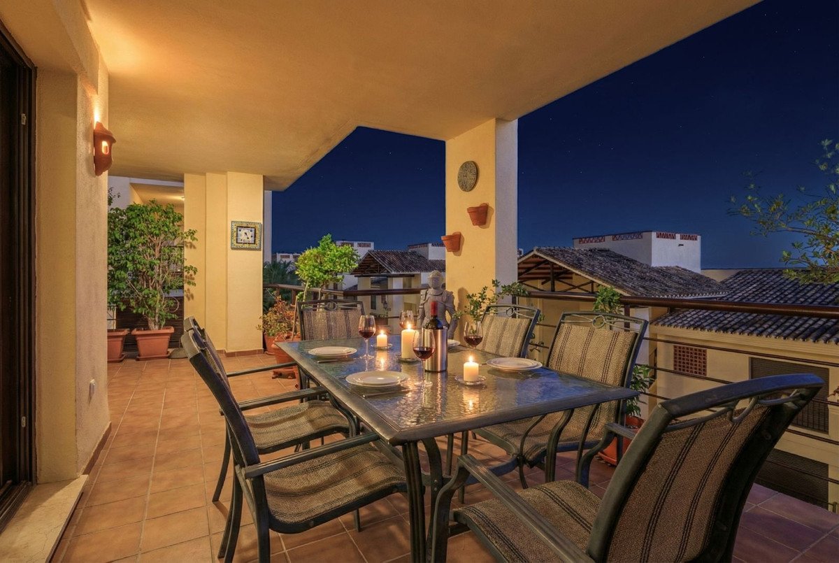 3 Bed Ground Floor Apartment in Benahavís