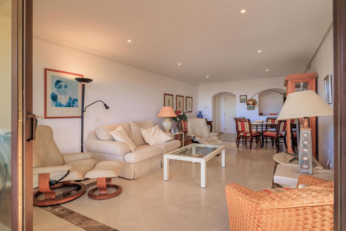 3 Bed Ground Floor Apartment in Benahavís