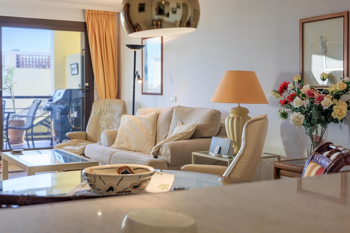 3 Bed Ground Floor Apartment in Benahavís