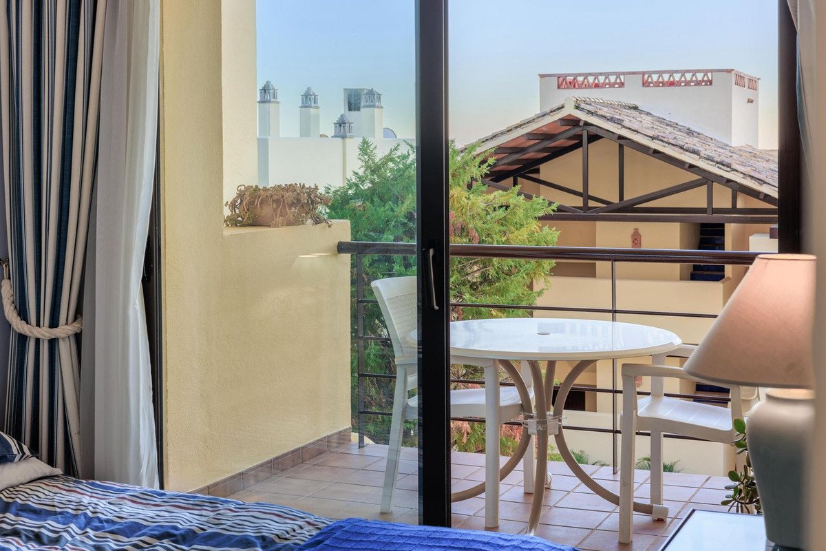 3 Bed Ground Floor Apartment in Benahavís