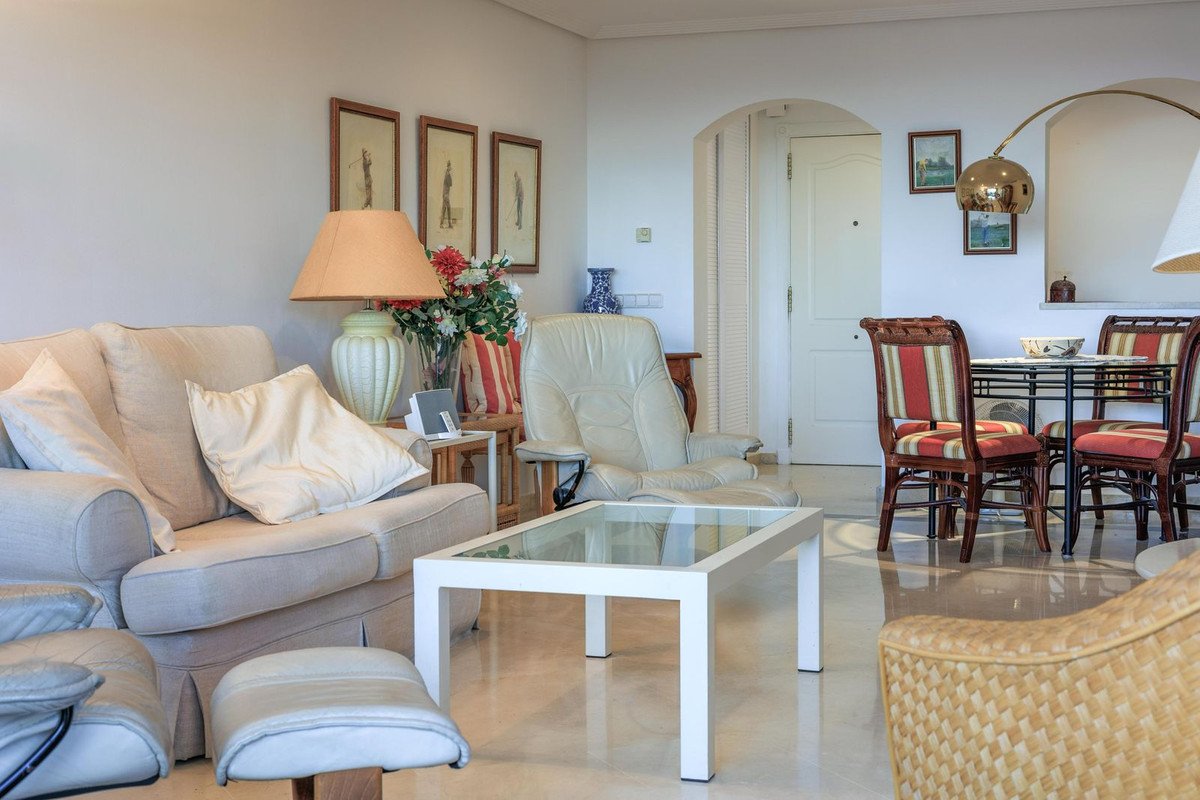 3 Bed Ground Floor Apartment in Benahavís